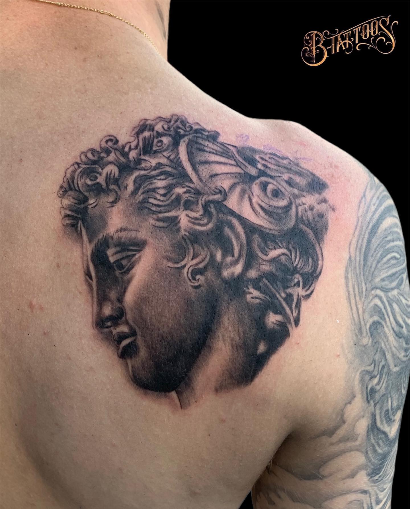 Being one of the most important heroes in Greek mythology, Perseus is worth getting a tattoo.