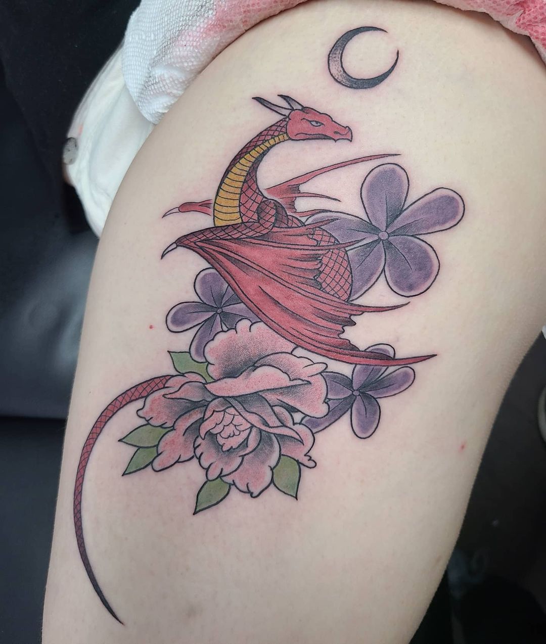 Dragon with flowers tattoo  X tatuagem Inspiração para tatuagem Tatoo