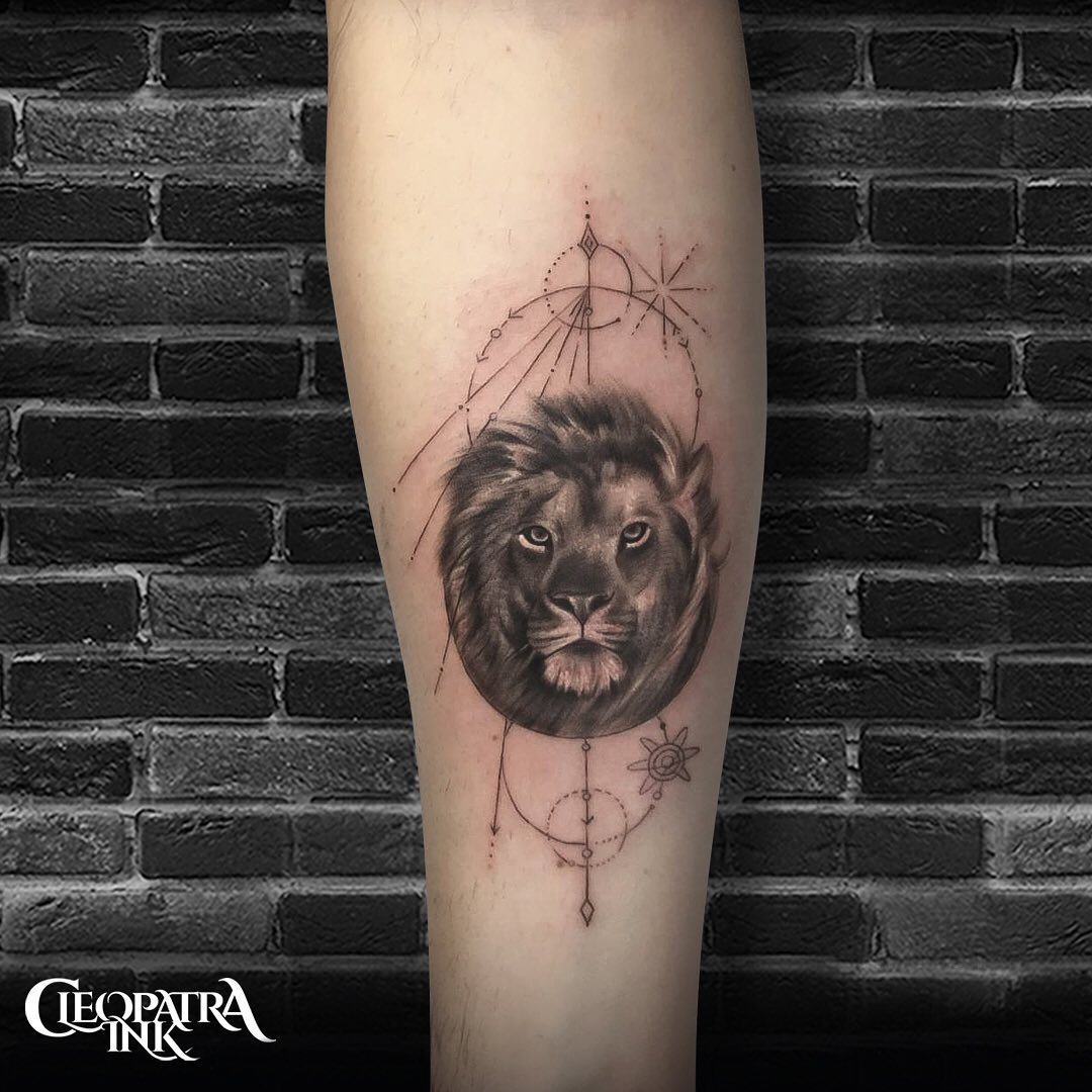 Some arrows with your lion tattoo is quite perfect.