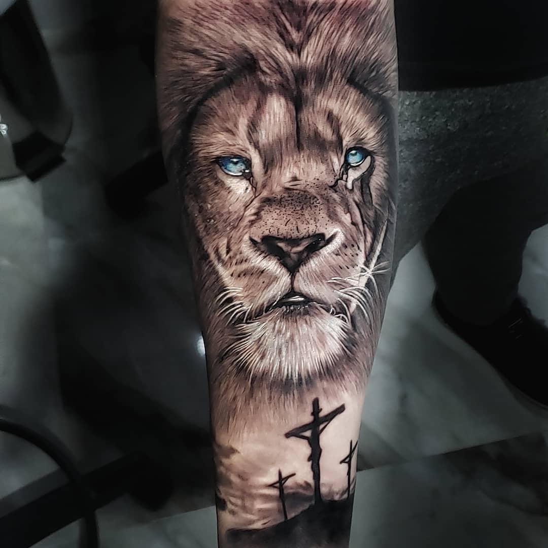 This realistic lion piece looks stunning.