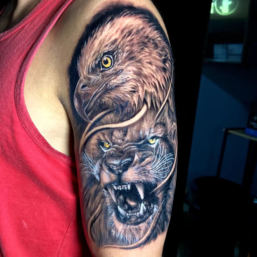 Lion and eagle will be in coherence on your arm to create a bold look.