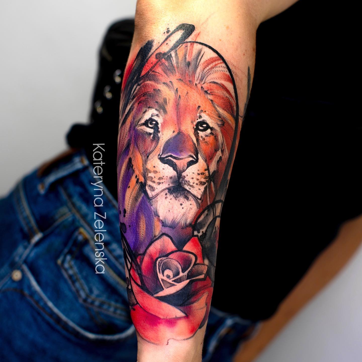  A competent tattooist can turn your arm into an art piece with this colourful lion.