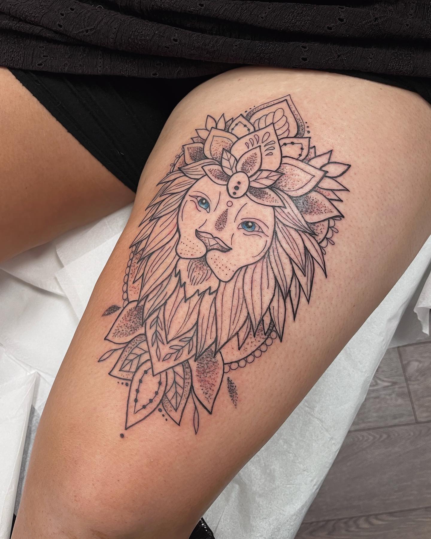 Get an isometrically designed lion tattoo and turn your body into a piece of art.