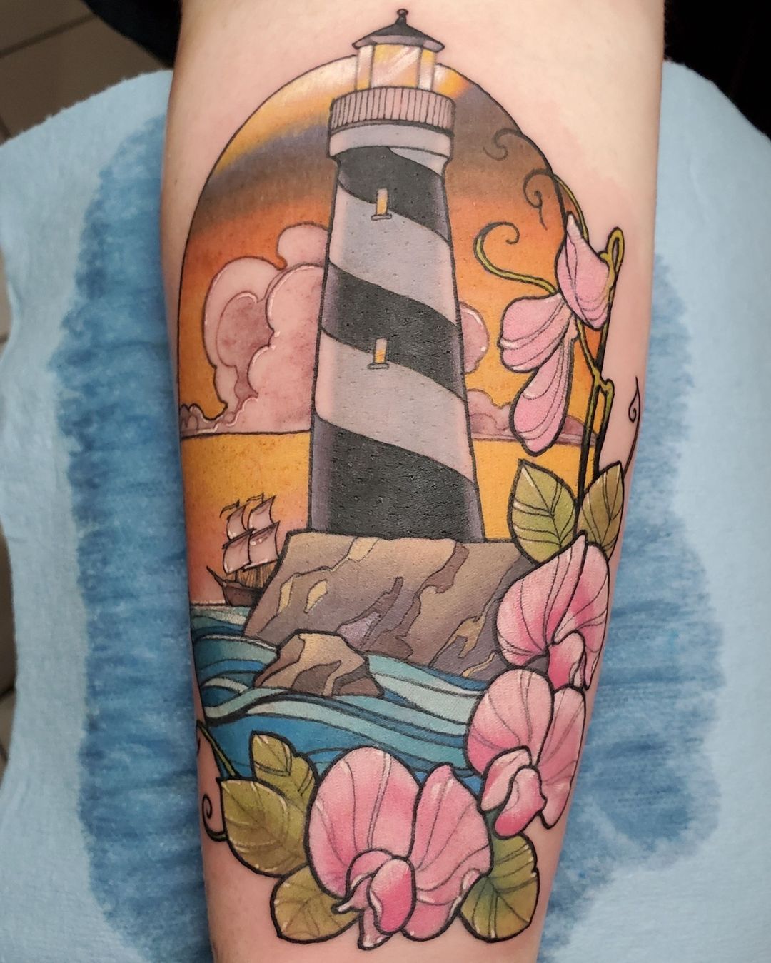 Lighthouse tattoo sketch in a circle 11641520 Vector Art at Vecteezy