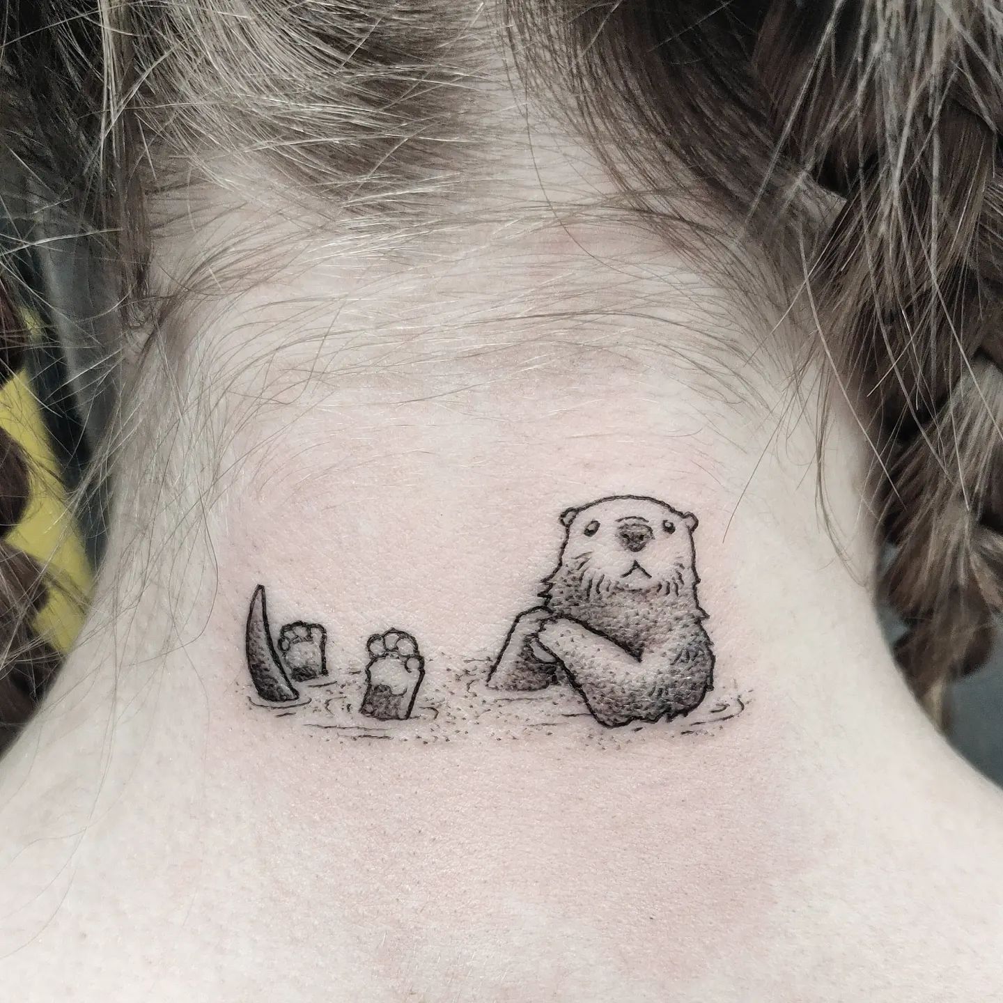It is a cute design that can refer your personality. If you are not too lazy to go to the tattooist, give a chance to this tattoo.