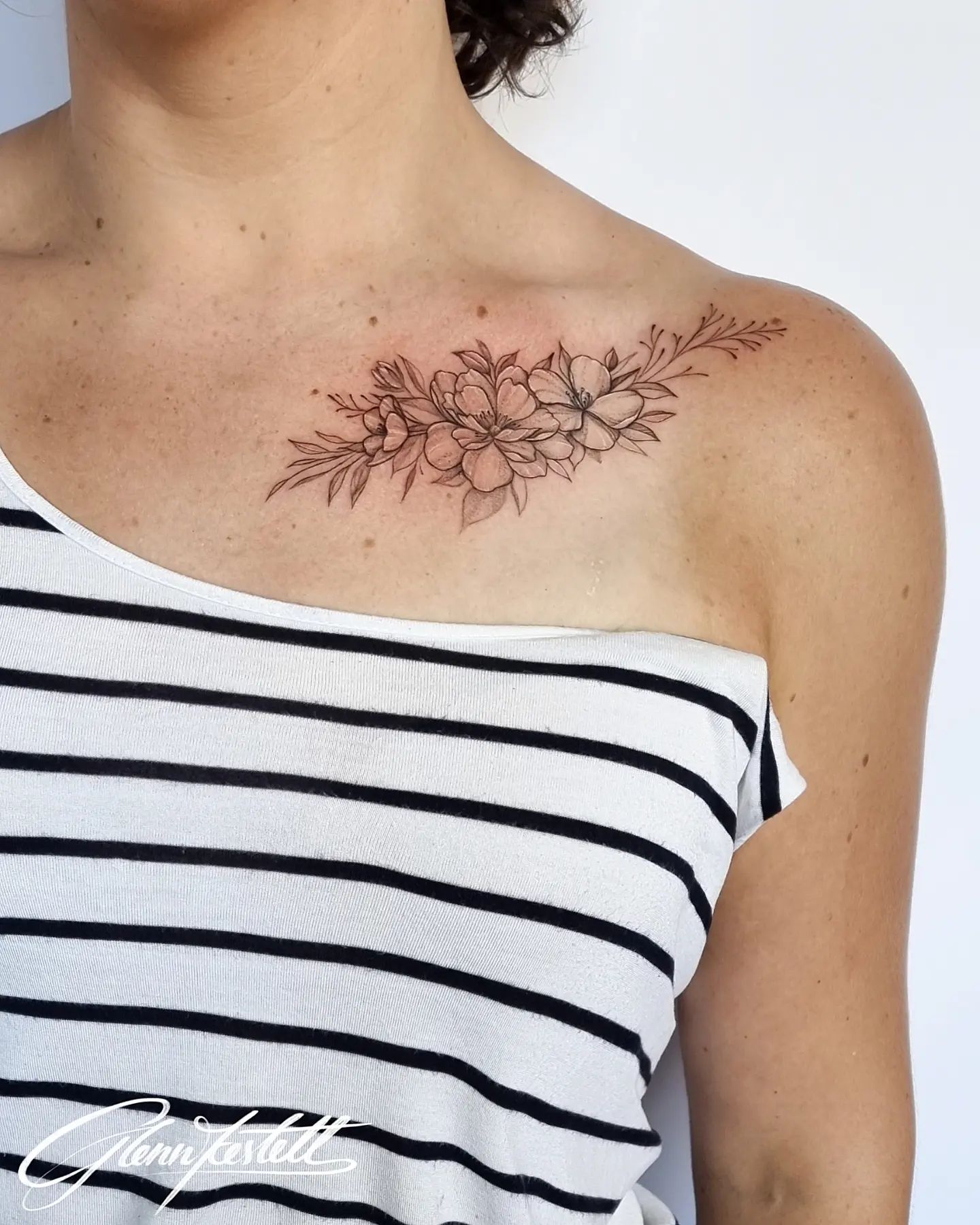 30+ Collarbone Tattoos: Trending Ideas for Women and Men - 100 Tattoos