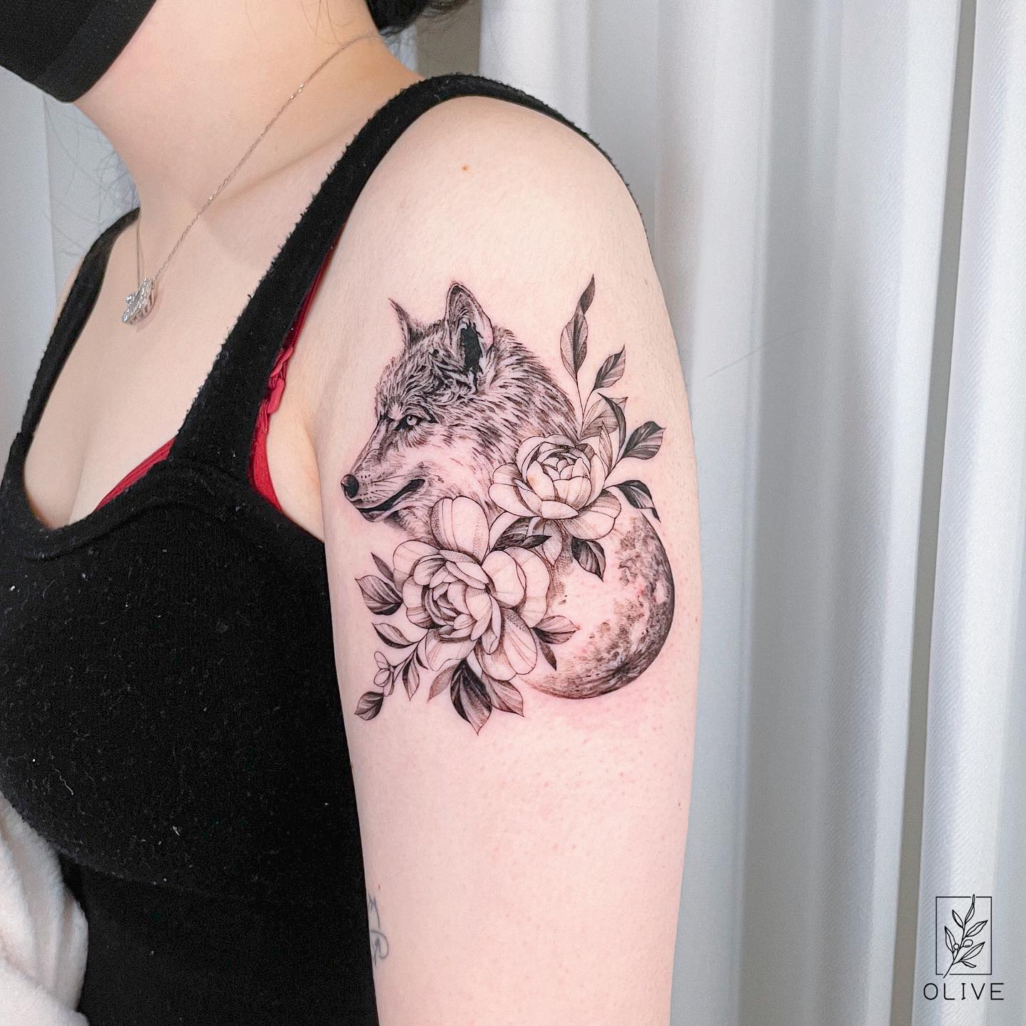 This shoulder tattoo is for women who like elegance and want something done with precision.