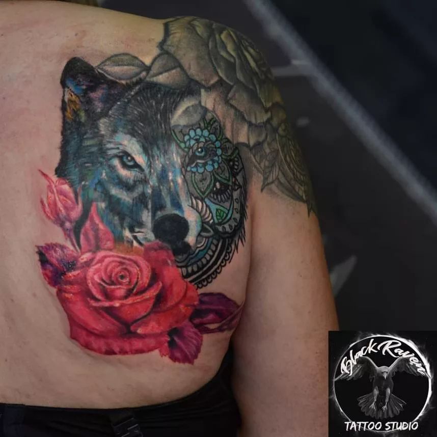 A shoulder wolf tattoo will look cute and elegant, perfect for perfectionists.