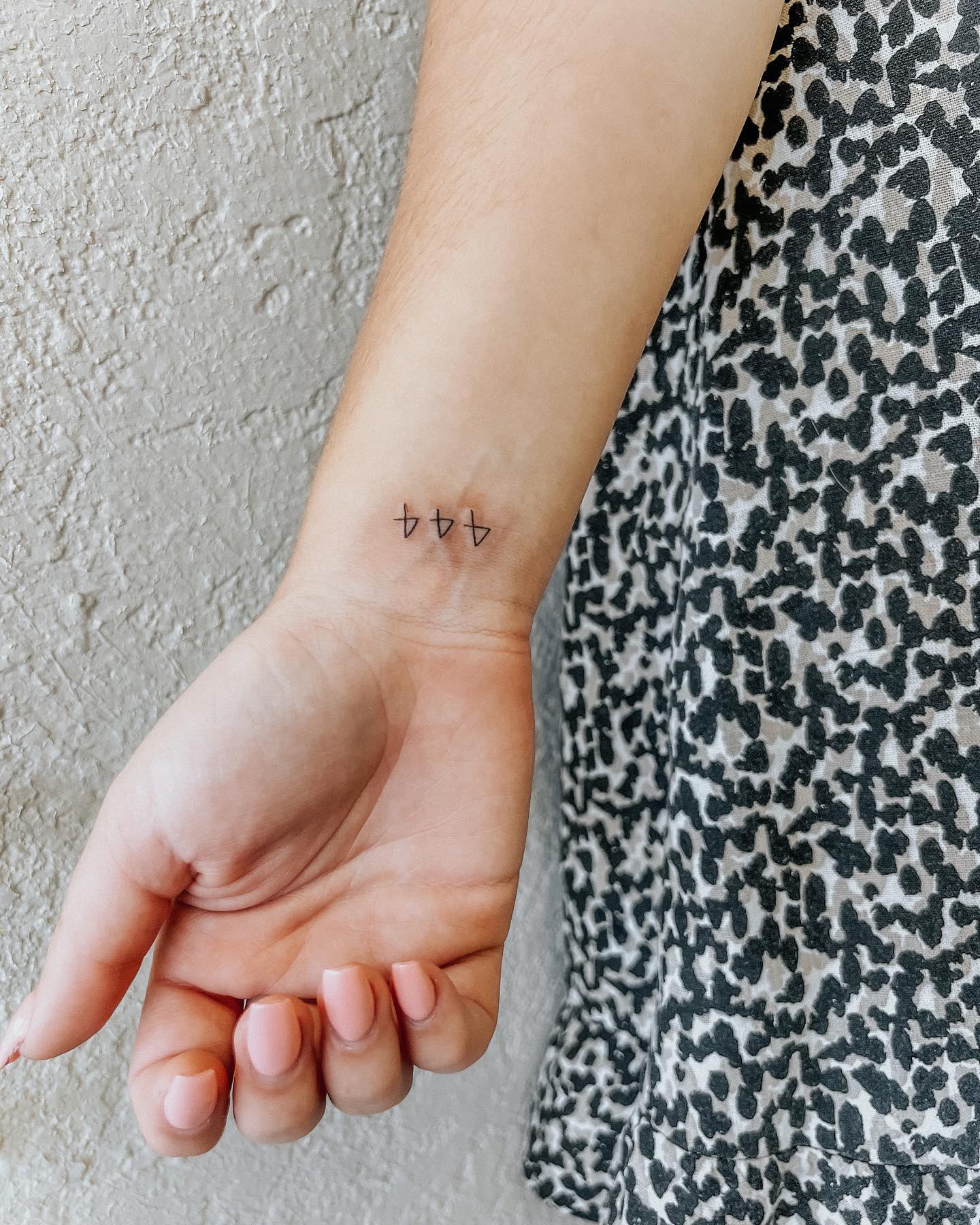 30+ Wrist Tattoos for Women: Minimalist and Cute Ideas - 100 Tattoos