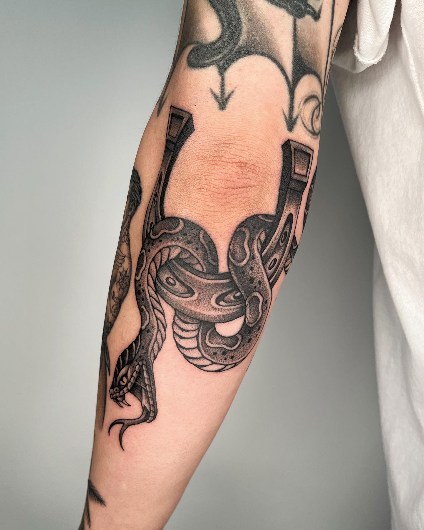 A black snake placed on your elbow is going to look fun and scary. If you’re someone who likes animals and you think that they can symbolize your spirit and character, book this print. In the end, it can stand for any fears that you may have worked on.