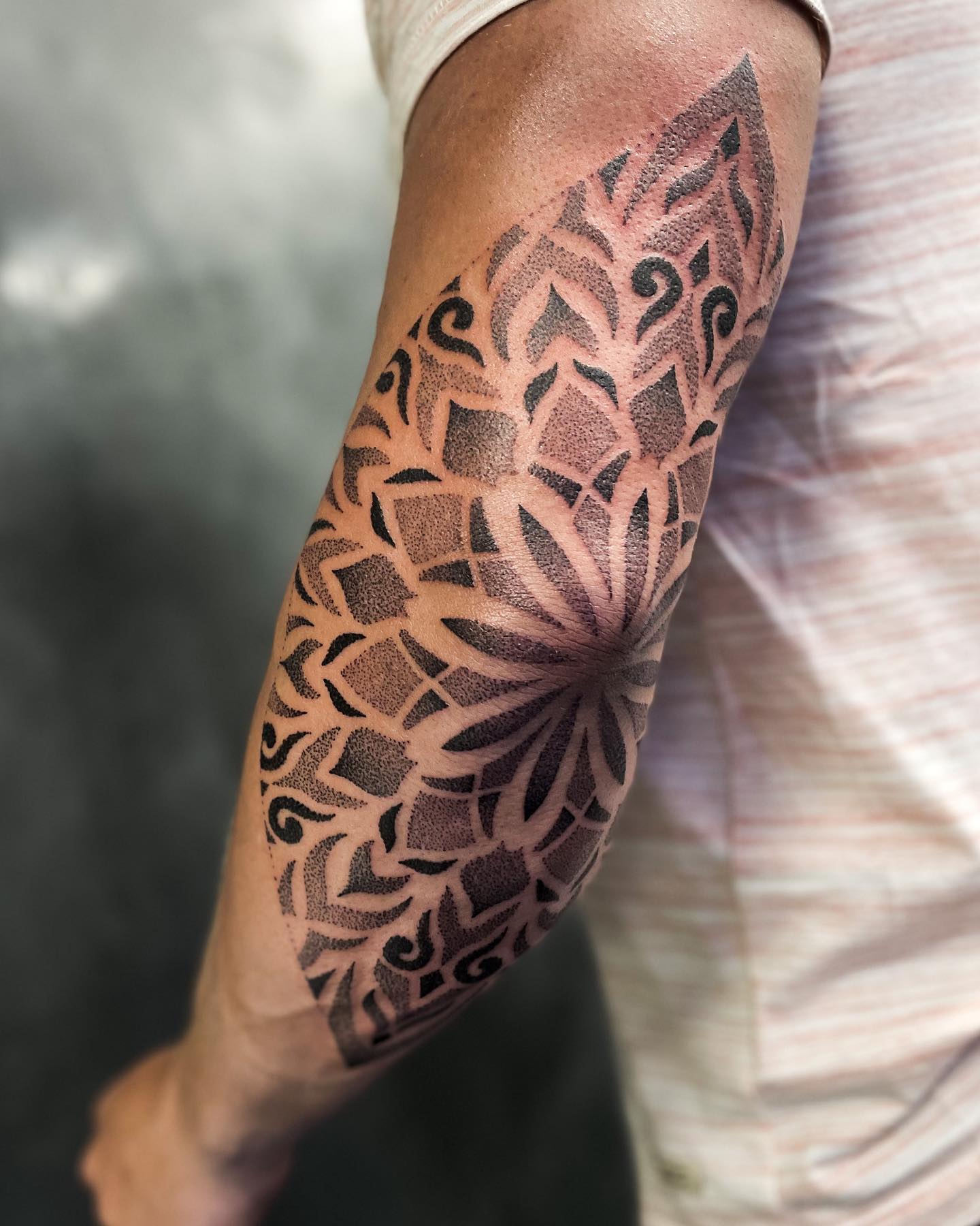 Black shaded mandalas and this tattoo will take some time to complete. If you like big and bold, this is it! Make sure that you have 4-5 hours to spare since this is how much it is going to take to do it.