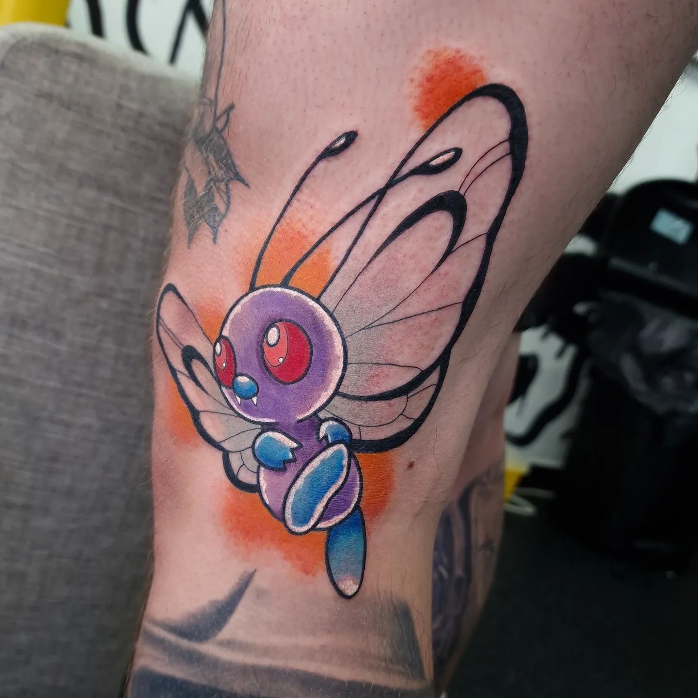 Are you someone who loves and lives for Pokemon? The truth is that it used to be all of our favorite cartoons. If you like fun ideas, butterflies, quirky prints, and cool knee tattoos, this may suit you. Butterfree used to be everyone’s favorite and bulletproof tattoo option. Wish to try it out?