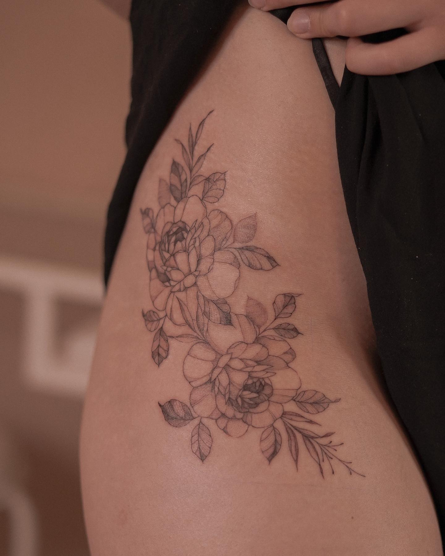 Cute, sensual, and flirty, this flower tattoo over your hip and thigh area will look amazing on women who fancy bigger tattoos. Heads up since this tattoo can also be pricey to go for.