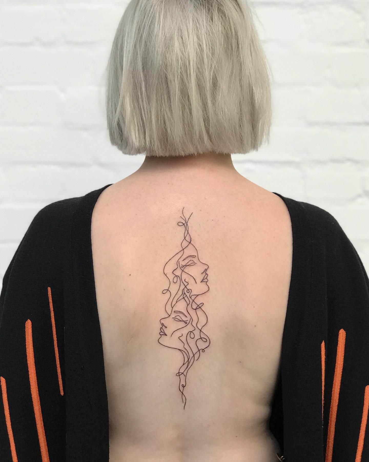 If your zodiac sign is Gemini you’re going to enjoy this black ink tattoo concept. It is cool for those who know how to appreciate minimalism.