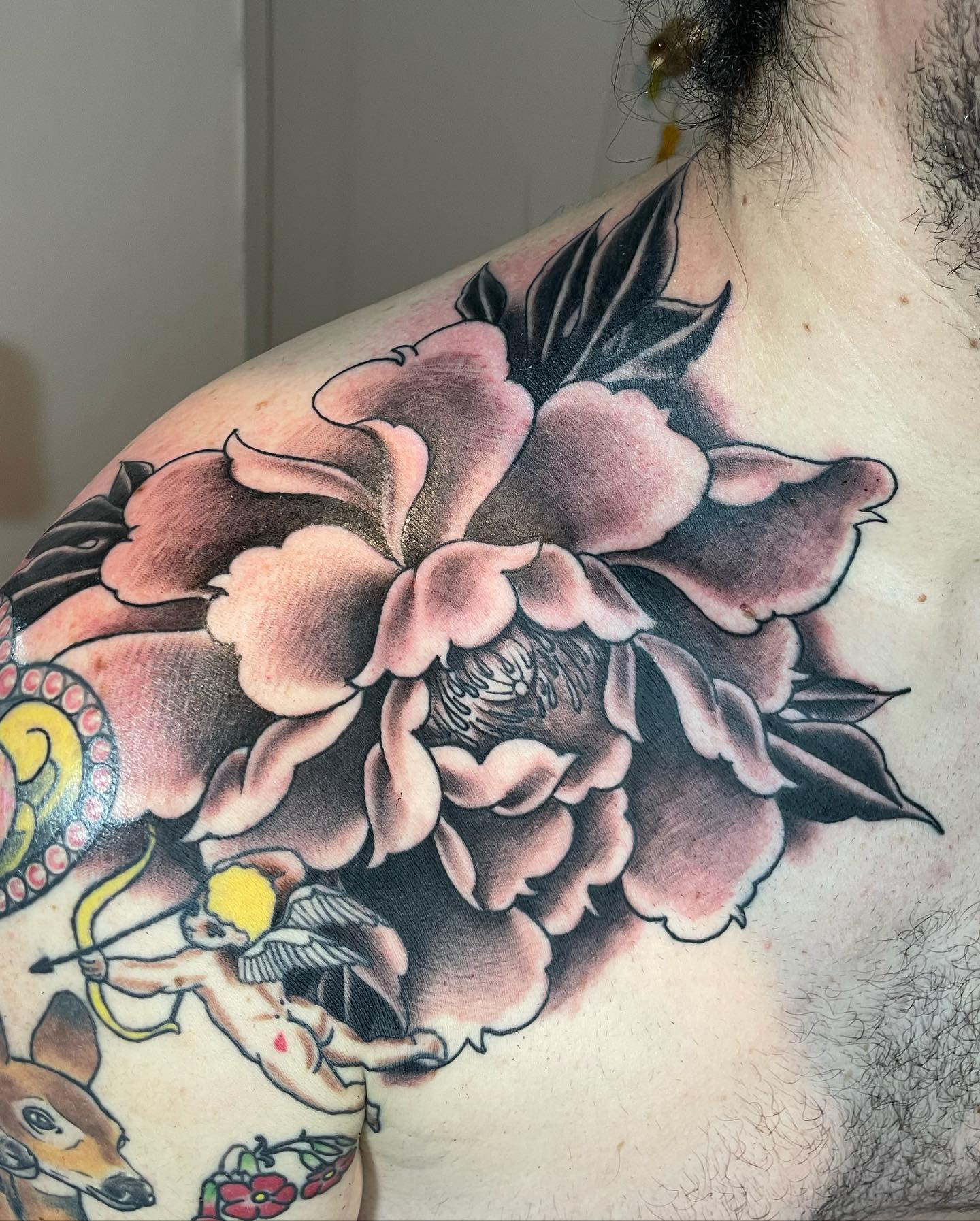 If you really trust your tattoo artist why not give it a go with this giant and feminine flower? Those who fancy bigger and more dramatic ideas will fancy this feminine concept.