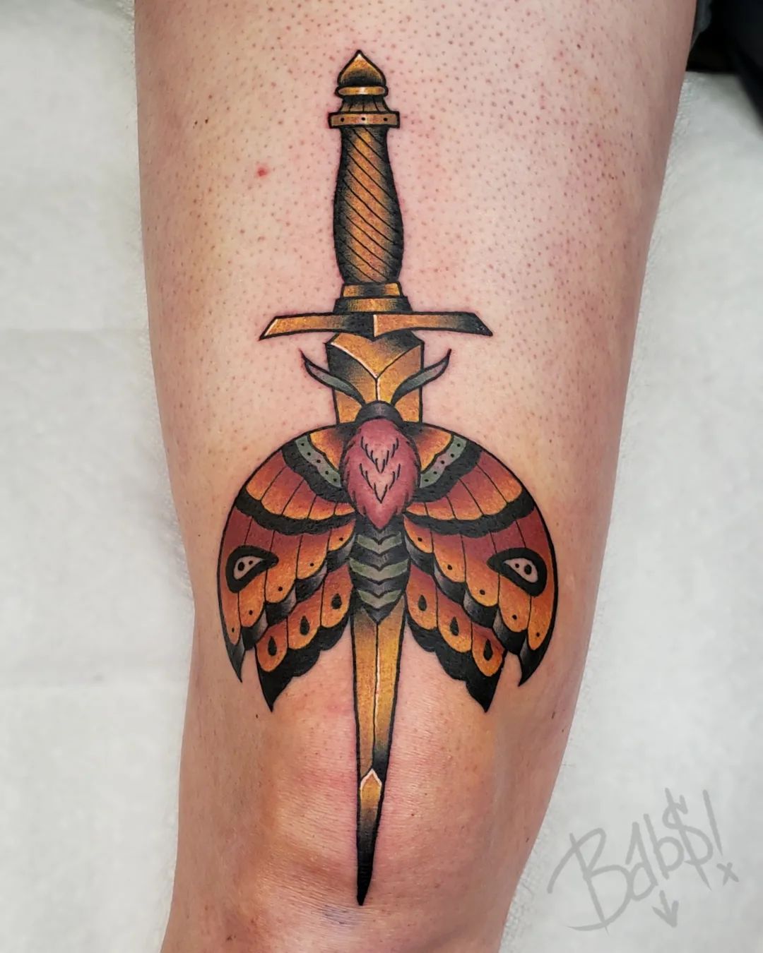 Swords can symbolize a lot of things. This colorful print is used to describe your new renewal, strengths, as well as weaknesses that can shape you. If you’re a natural-born warrior, this knee tattoo is for you. Stick to this bright colorful print if you fancy larger and more noticeable ideas.