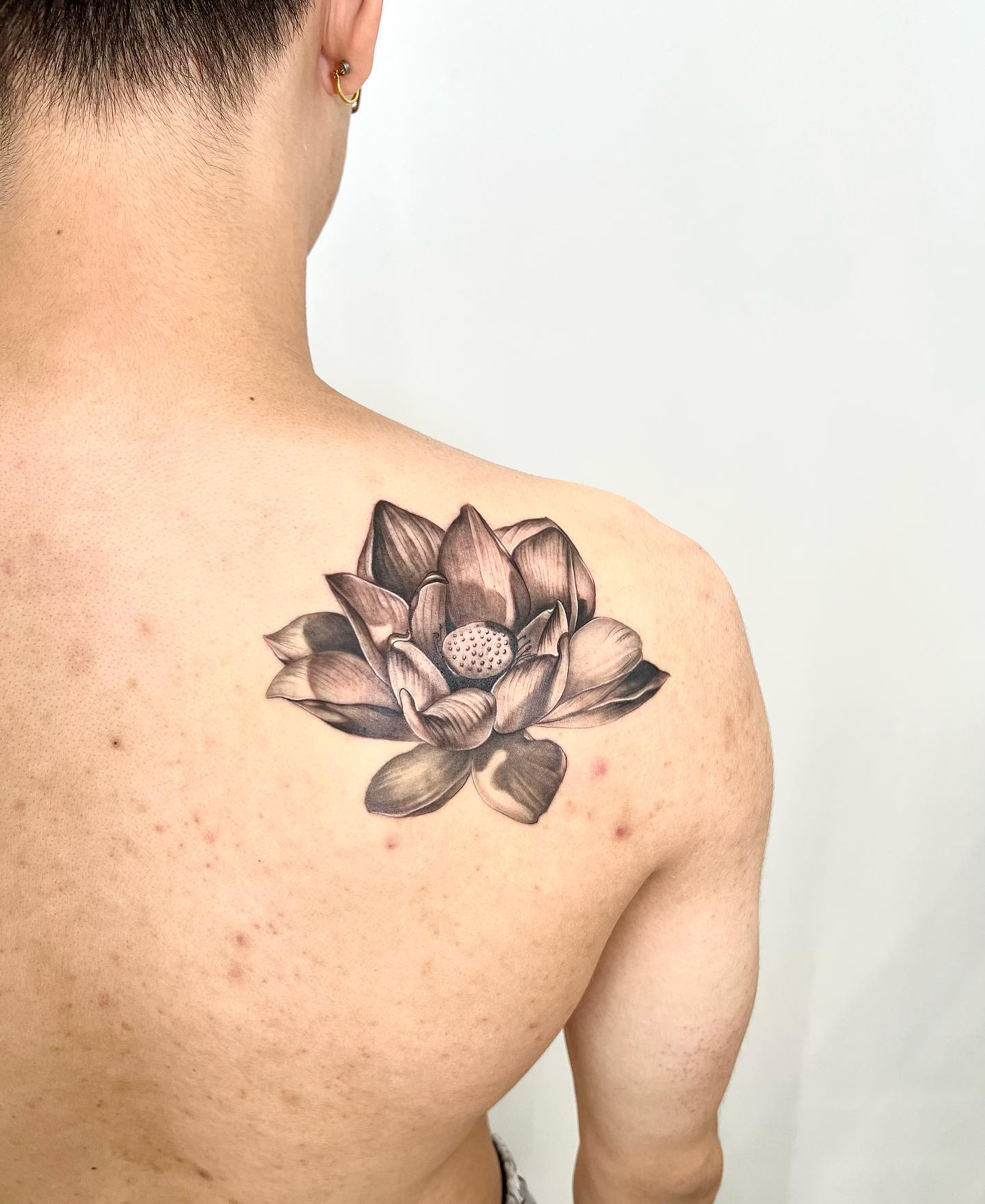 Cool giant lotus flower that will take 2-3 hours to do and place on your back shoulder.