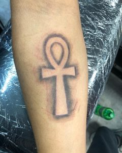 Ankh Tattoos: Meaning, Design Ideas and 30+ Examples - 100 Tattoos