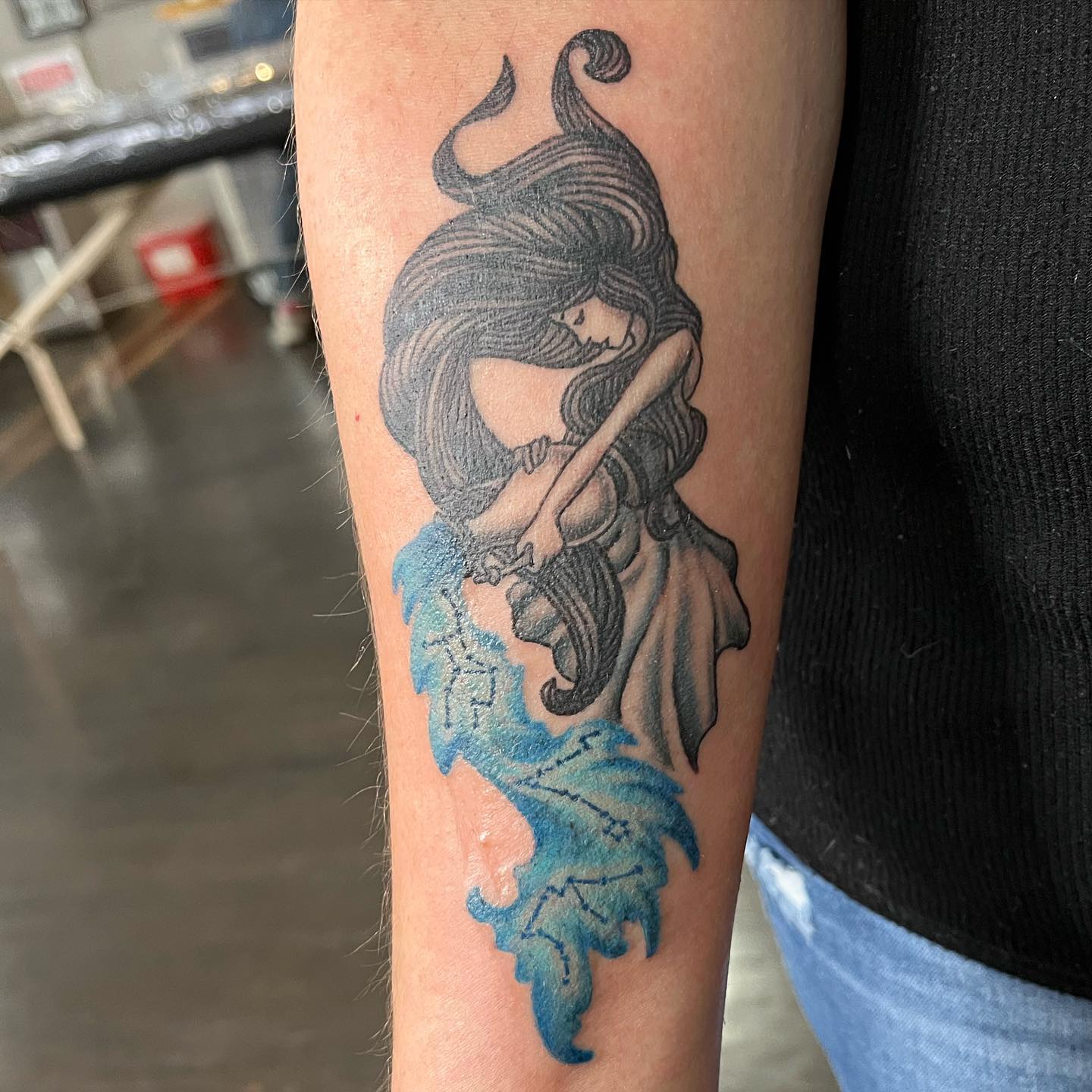 We see vessels which are full of water and a woman or boy carrying it all over the place while scrolling for an Aquarius tattoo but here is a different one for you. Inside the water she carries, there is a constellation mark of your horoscope. This is quite creative and you should give it a shot.