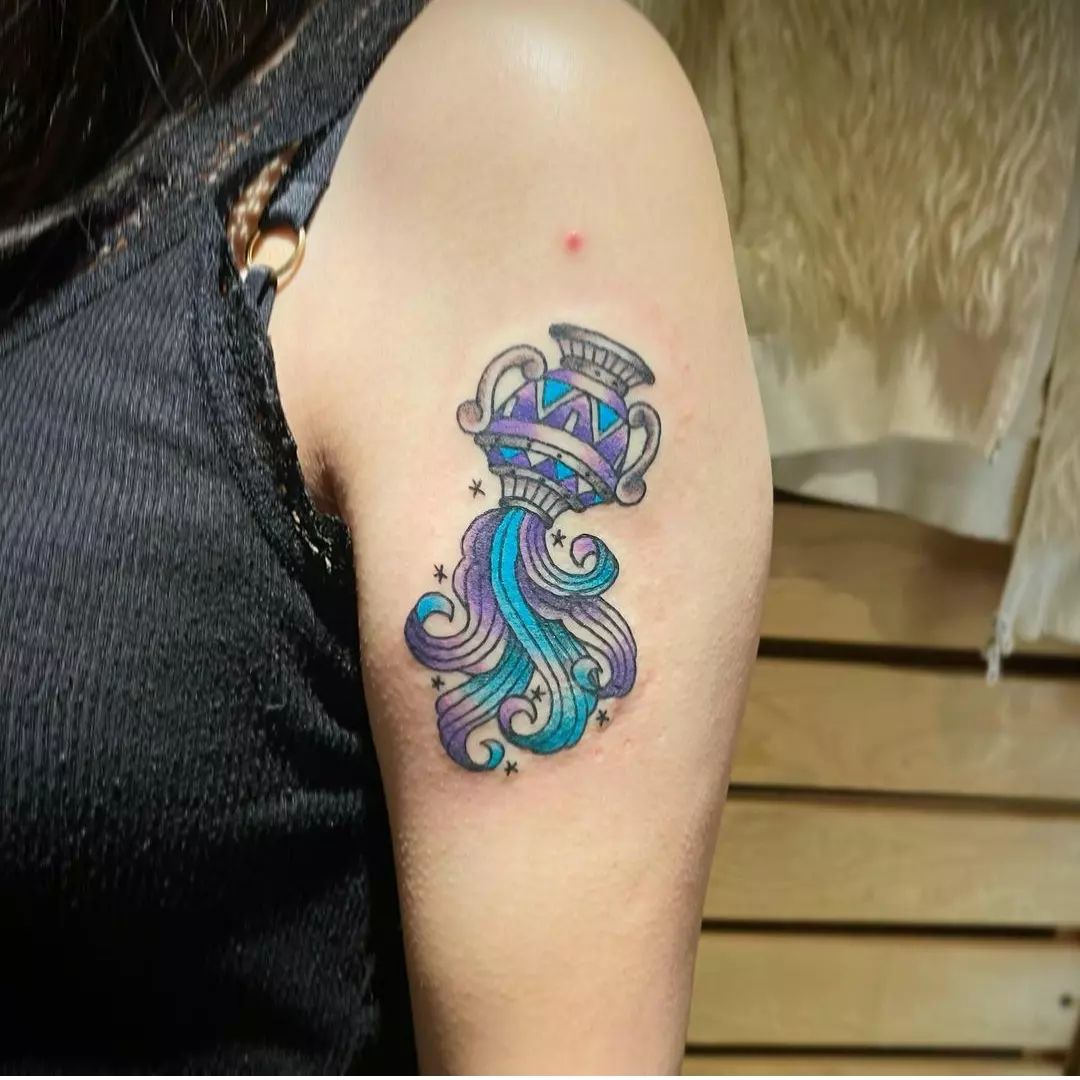 Colorful tattoo lovers, are you here? Here is a great design for your horoscope. Blue is a color of serenity and purple is a color of ambition. They sound like they are not matching but this is what Aquarius people are. They are perfect with all of their conflicts.