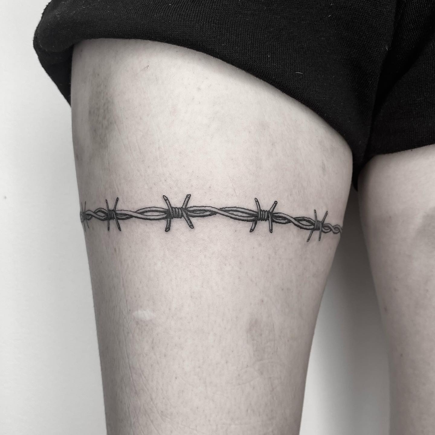 Thigh cover up tattoos are one of the sexiest things in this world. If you agree with me, just look at the perfection of this barbed wire tattoo on thigh. Can you see how clean the tattoo is? You should find a talented tattoo artist to get it.