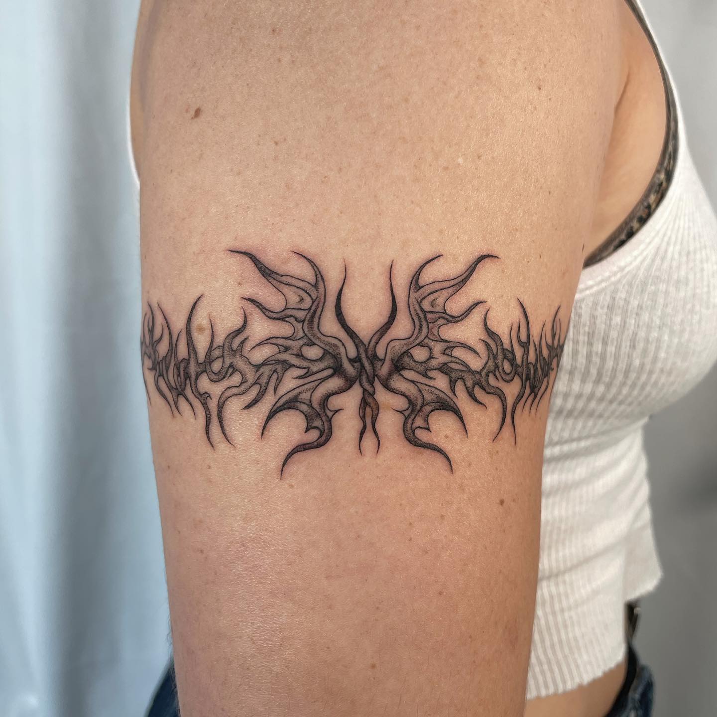 A different type of barbed wire can take your tattoo to a whole different level. In the middle of this arm cover up barbed wire, there is a butterfly which is made of wire. Butterflies symbolize rebirth and they will suit with your protection wire. Go for it to protect your rebirth.