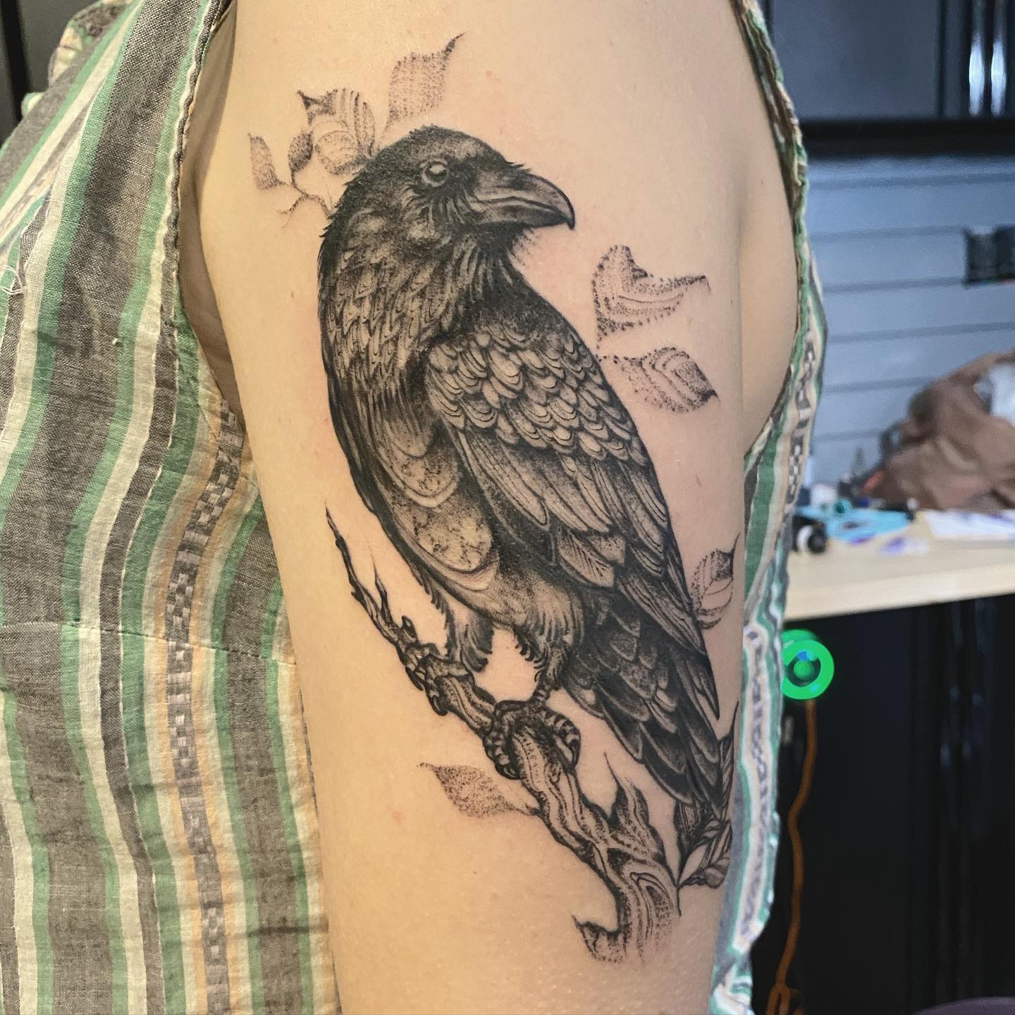 A raven symbolizes prophecy and insight. Then, what are you waiting for? Go and get this amazing dotwork tattoo.