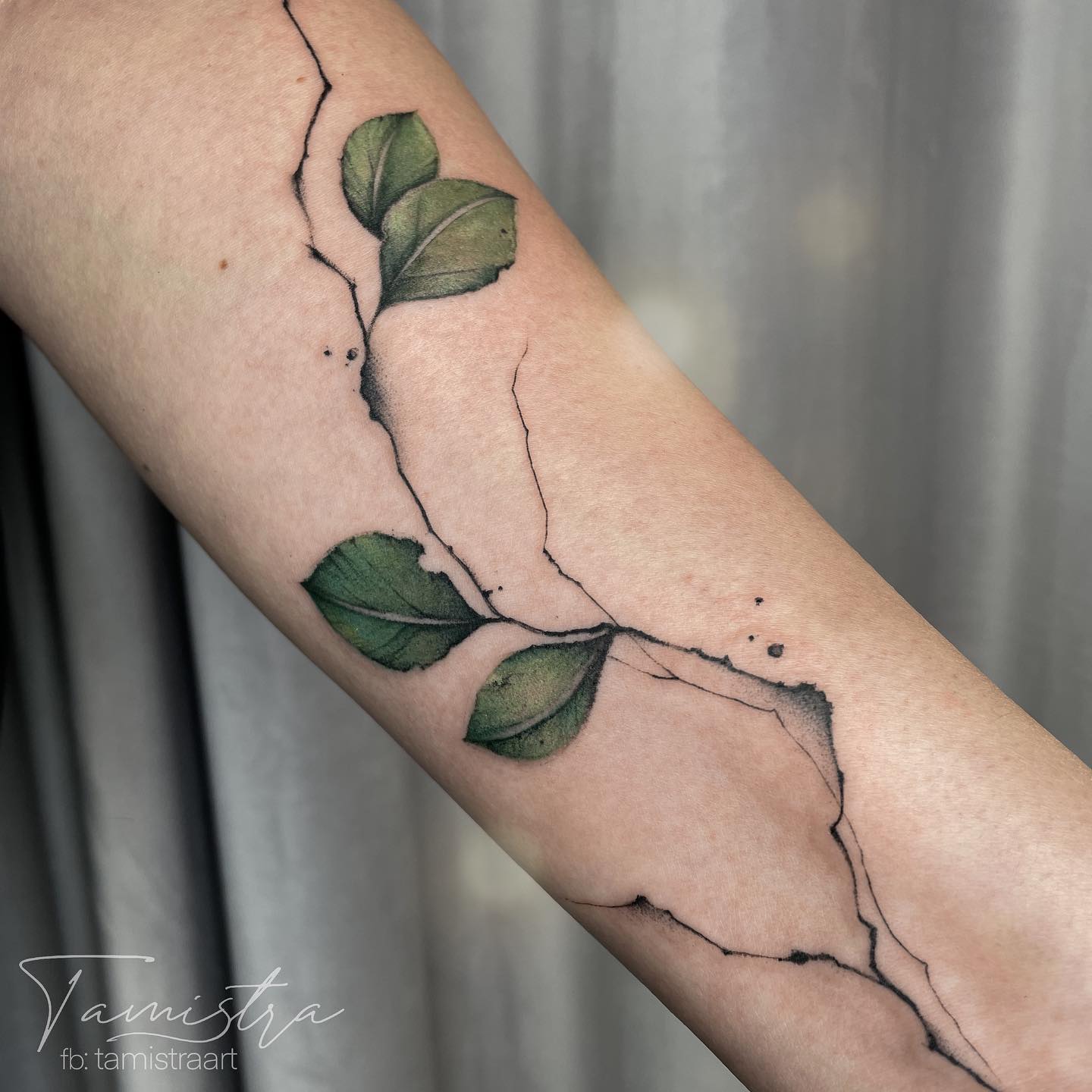Here is an abstract and minimalist leaves tattoo for those who are looking for a creative artwork. Thanks to this tattoo, everyone will realize your arm and they will ask you the meaning of it.