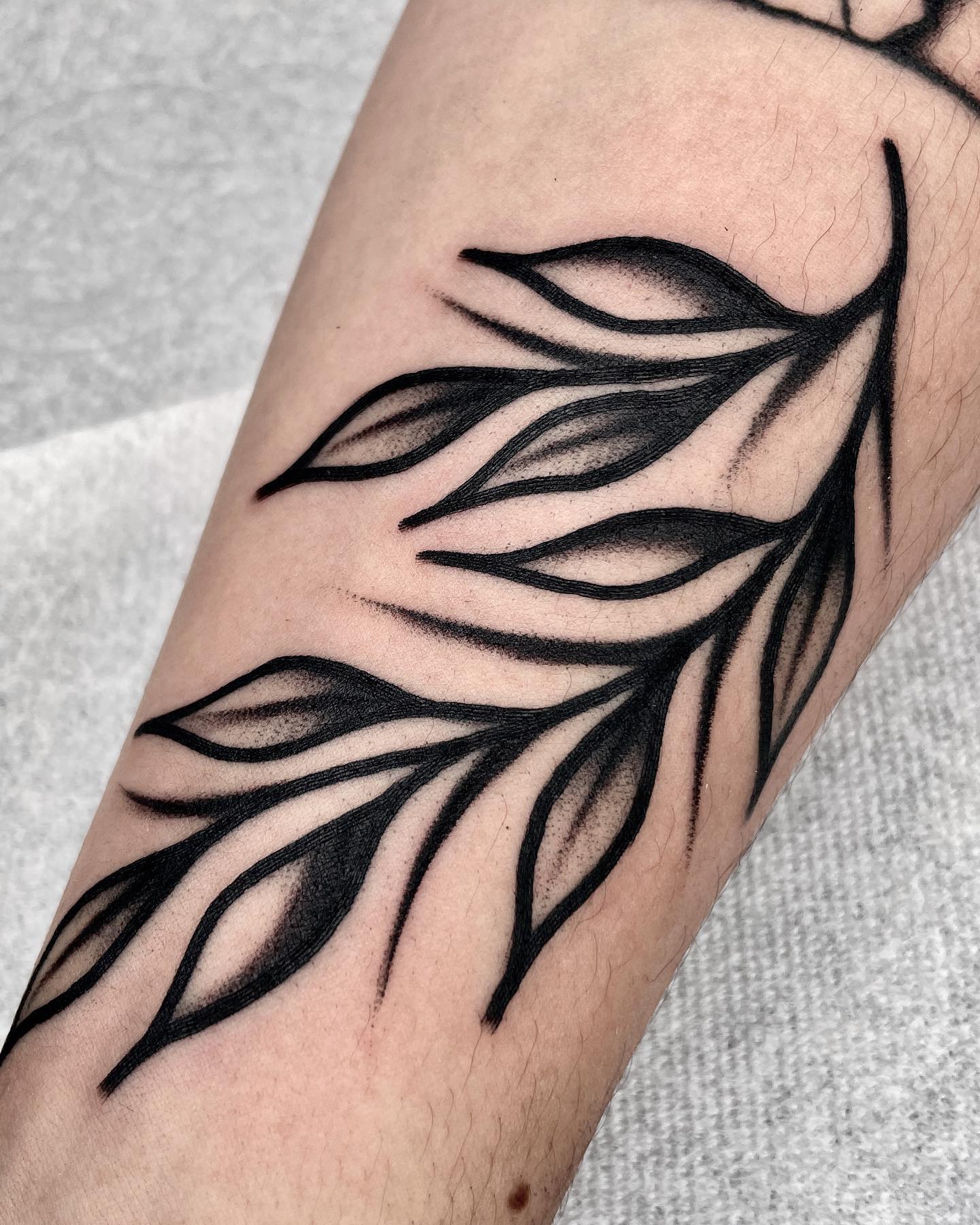 It's one of the coolest leaves tattoos to try. Although it is a freehand tattoo, all the lines and shapes look perfect. Give it a shot.