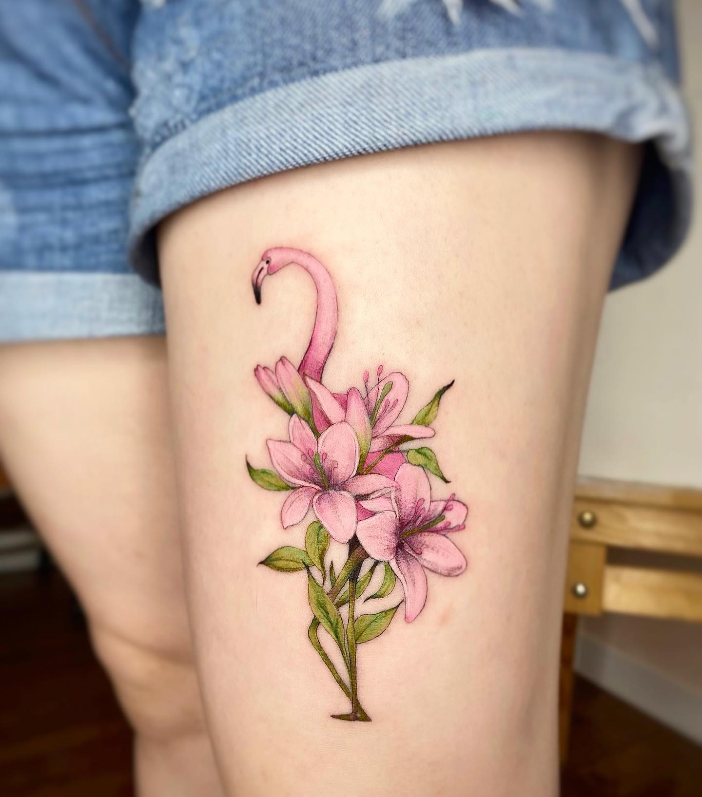 I bet that you have never seen something creative like this! It's really amazing to see how tattoo artists can be so creative. In this tattoo, flamingo's legs are covered in leaves while its upper body is covered with flowers.