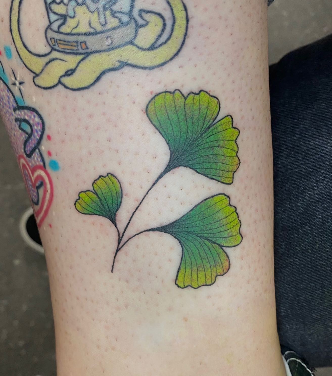 Green is such a color... With all of its tones and shades, it offers a perfect look. In this tattoo, rich green colors are used to take this tattoo to a different level.