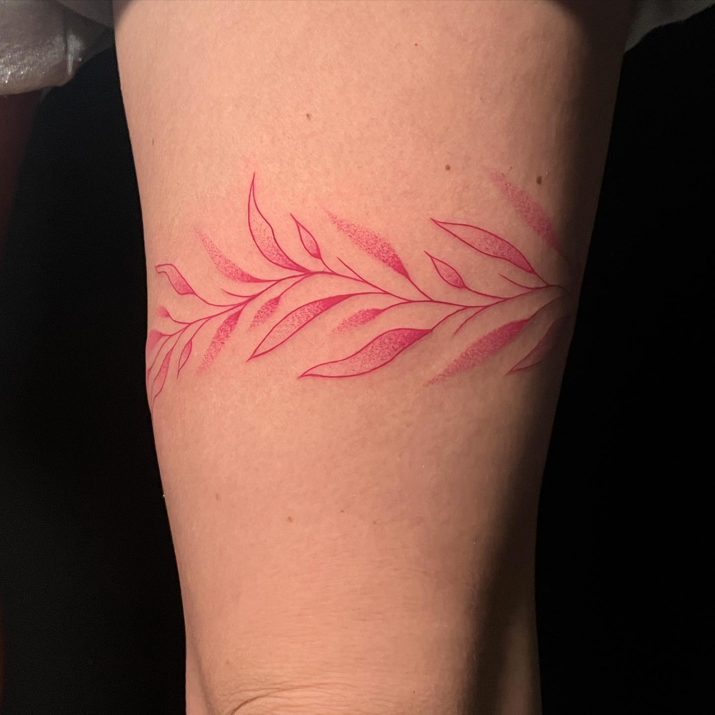 Let's be honest. Tattoos are there for us to be creative. Leaves are green but why not designing it pink in your tattoo? Covering your upper leg, this tattoo will help you shine out.