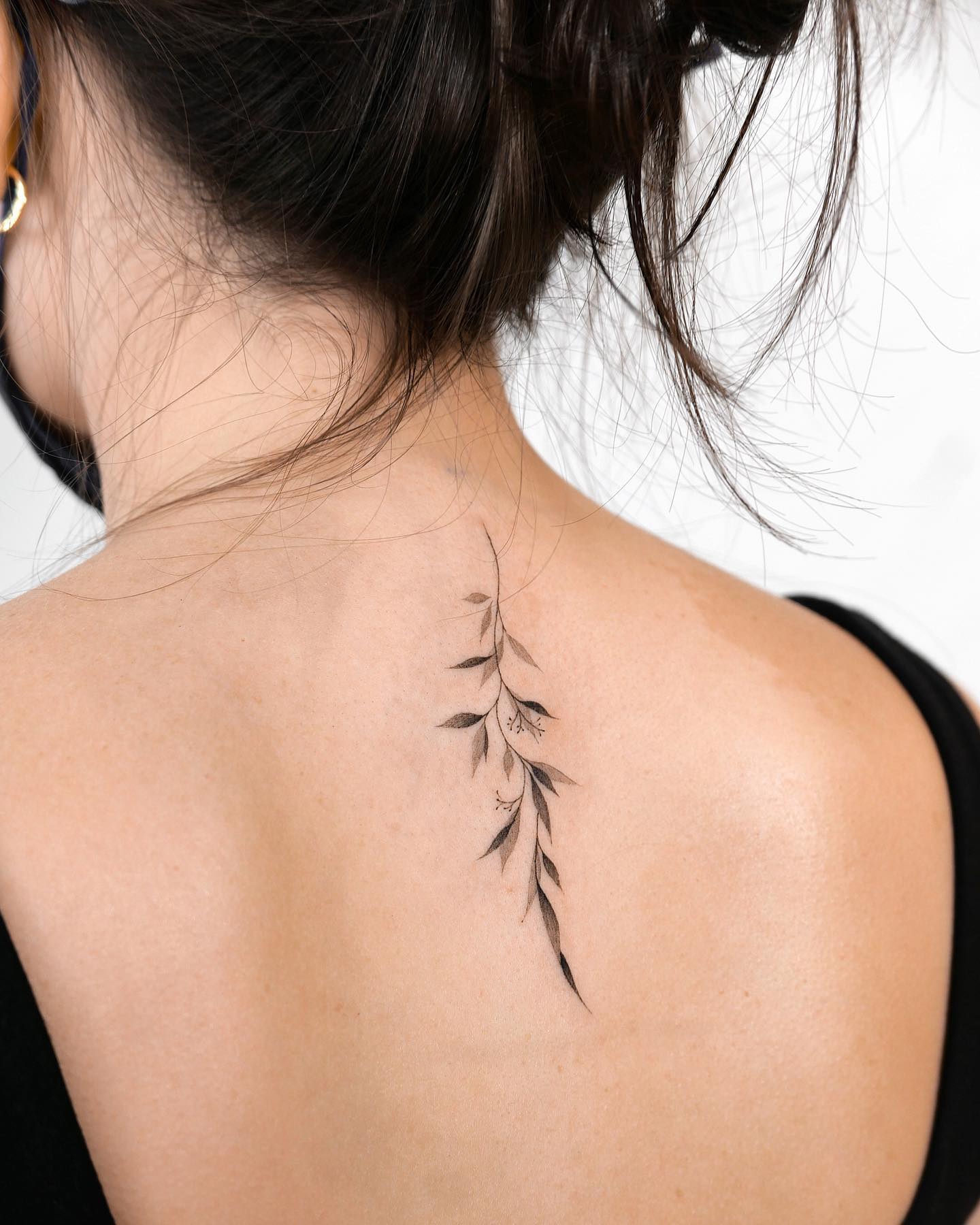 If you want to look chic with your leaf tattoo, one of the best tattoo for you is definitely this one. The leaves going down on your back will make you stand out.
