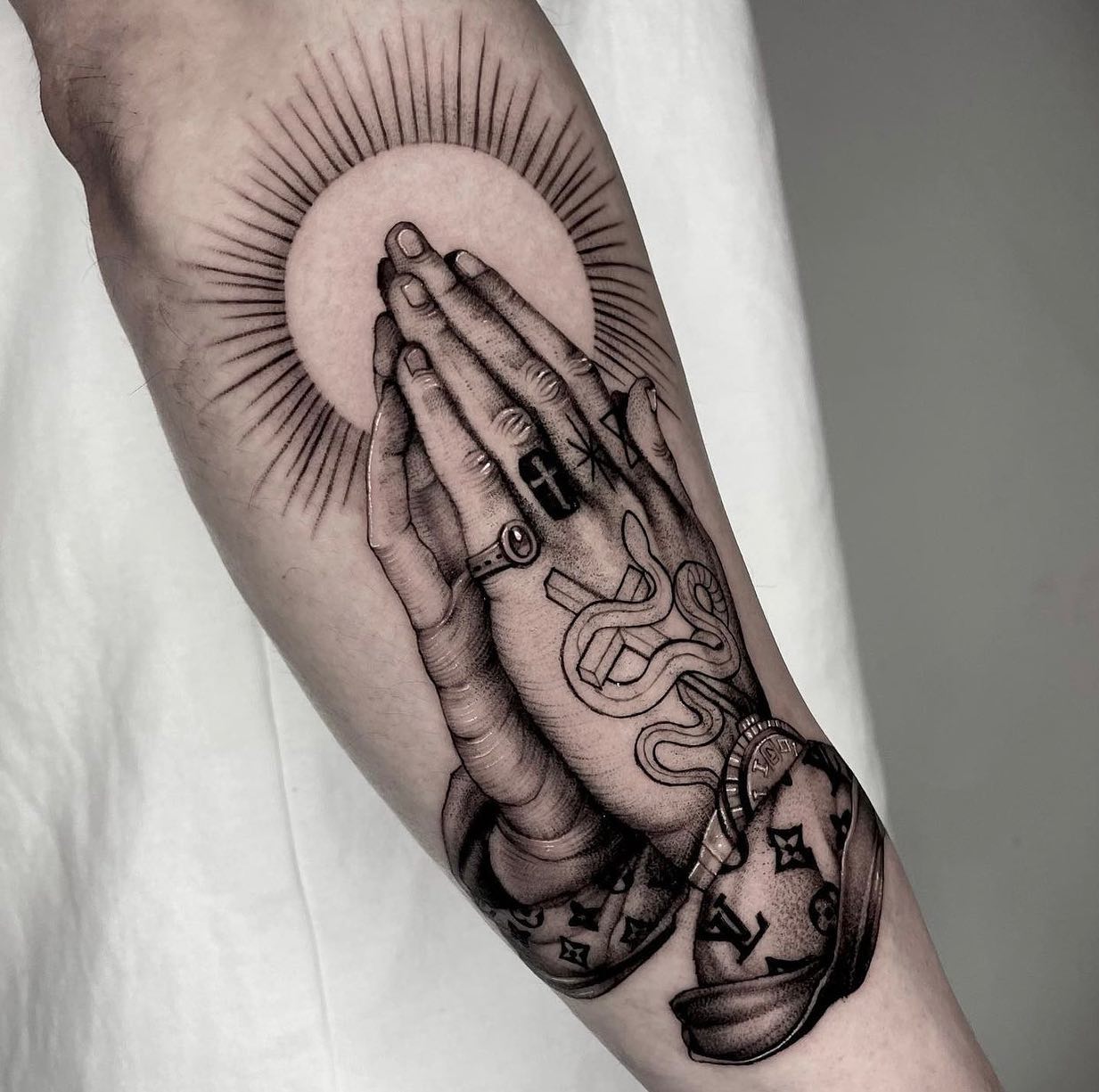 Find a competent tattooist and get this tattoo if you want to get an elegant piece of art. All of these details in hands make them look super-real.