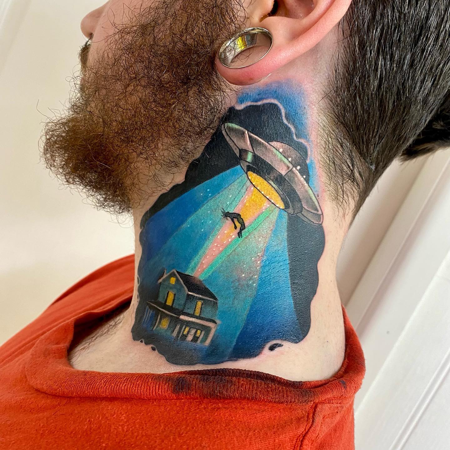The universe is too big and mysterious that it is impossible to ponder if we, humans, are alone in this whole darkness. If you believe that we are not alone and there is UFO, you demonstrate it on your throat with a colorful and amazing tattoo like the above.