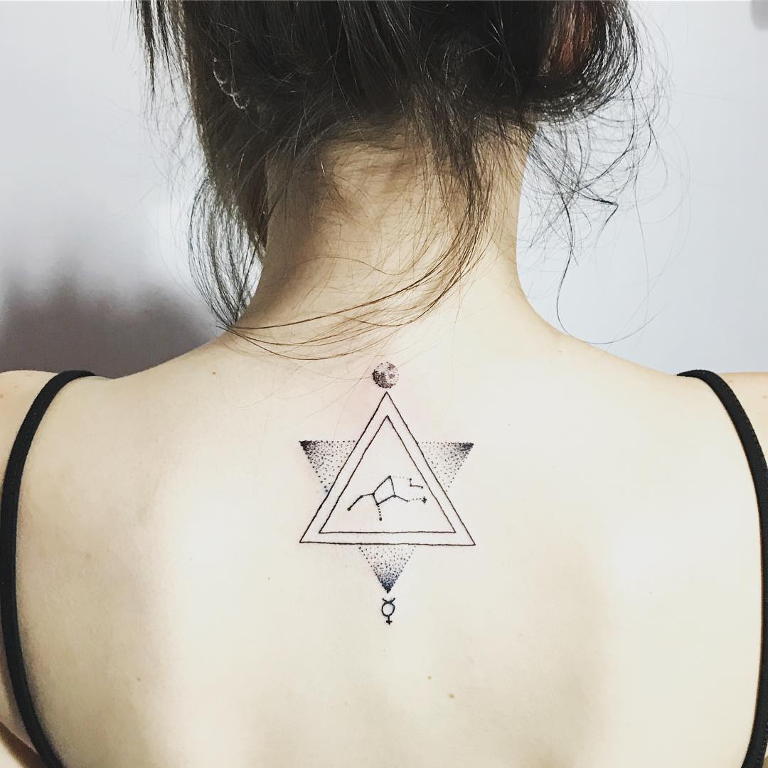 Virgo constellation design with triangles is definitely for the ones who are looking for unusual designs. You are sure to be different with it.
