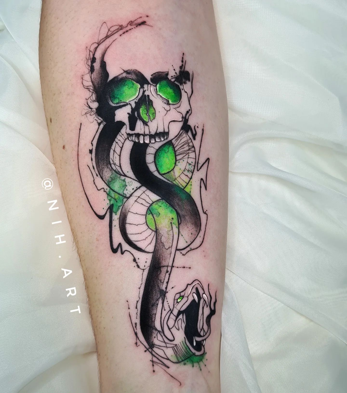 Don't you think that this tattoo looks like it was taken from a comics? The technique used in it is quite amazing with neon green light effect. Let's give it a shot.