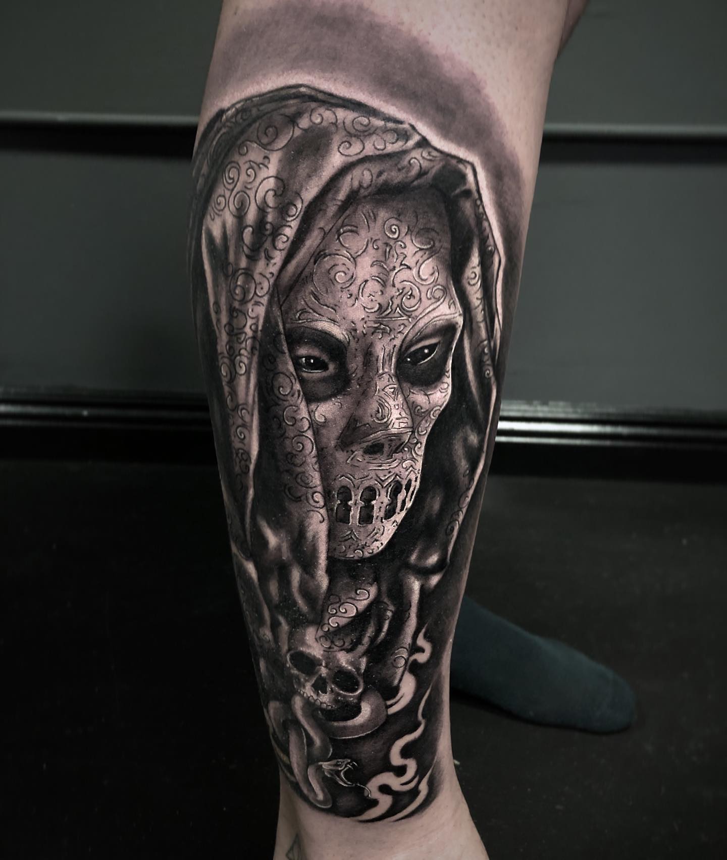 How does covering up your leg with a death eater tattoo sound like? The death eater above looks so real thanks to shading details and decorations on his face. To feel death eater vibe to the fullest, go for it.