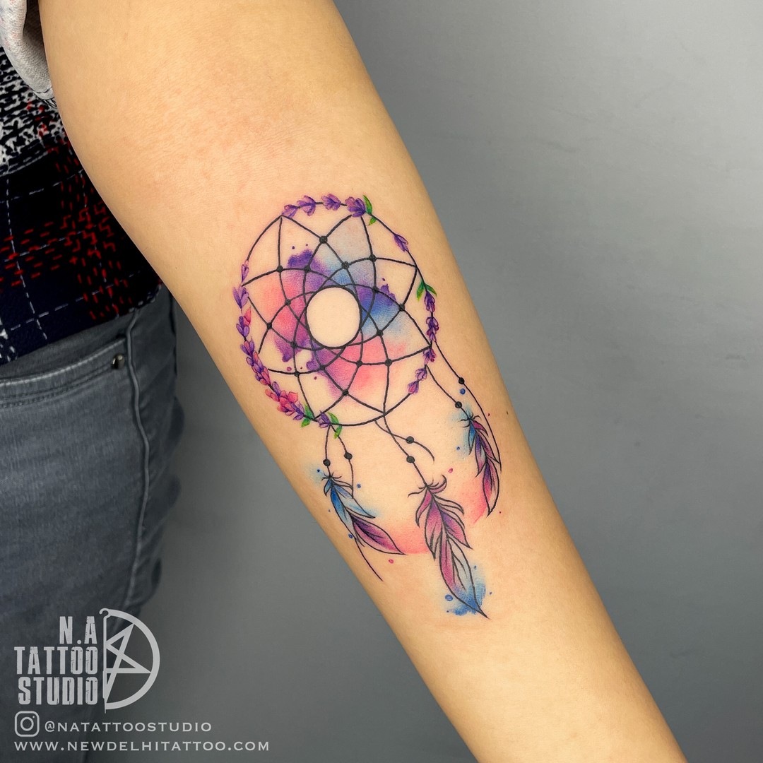 Lavenders represent purity and serenity. Let's match these beautiful flowers with a dream catcher. Lavender Dream Catcher Tattoo is a tattoo that symbolizes peace, love and happiness. It is one of the most popular tattoos among women.