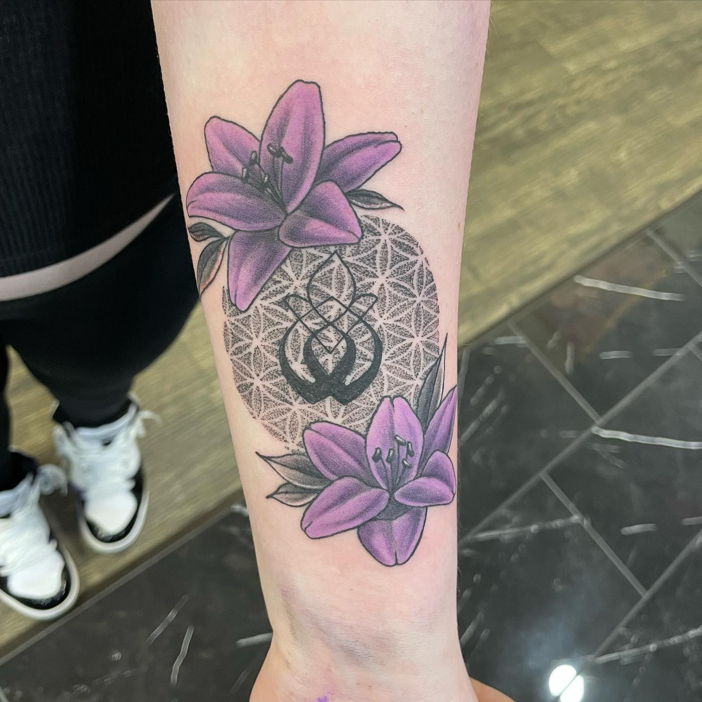 Want to have a unique tattoo that differs from everyone? Get a flower of life on your arm and add two beautiful purple lillies. Flower of life is a symbol of sacred geometry in the universe. Associated with privilege, purple lillies are regarded as rare, so when they are combined with a flower of life, they are taken to a different level.