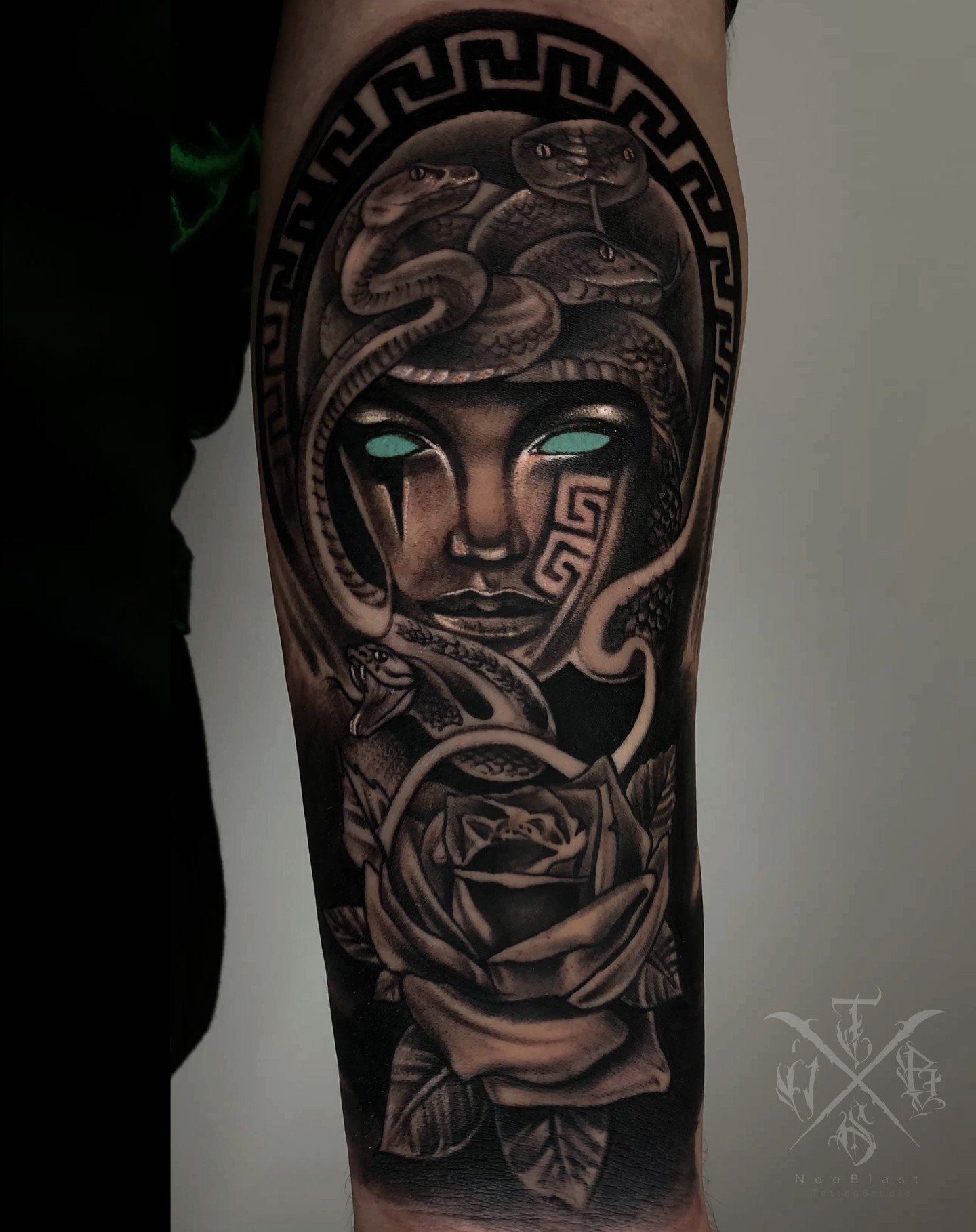Traditional tattoos are one of the classics, for sure. To get this feeling with your medusa tattoo, all you need is to add roses below it and add a traditional frame to cover the head. Plus, blue eyes make a statement in a great way.