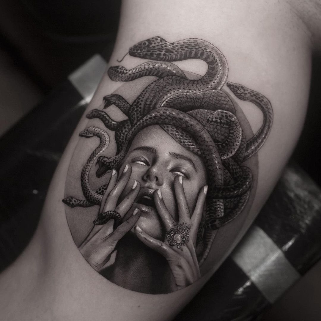 It is almost impossible to think that this is an actual tattoo because it looks so real and it feels like Medusa lives on your body. It looks like she's going through something since her mouth is open and she holds her face in a strange way.