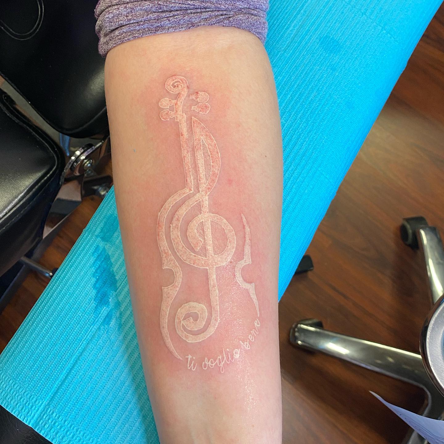 The violin is an amazing symbol of beauty and strength. If you get it with a white ink, you will achieve an elegant, classy and sophisticated look, so what are you waiting for?