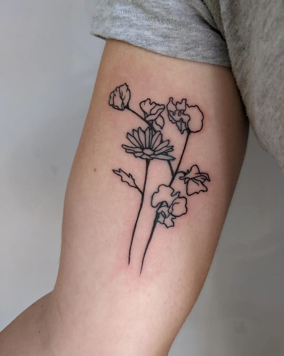 April Birth Flower Tattoos: 30+ Daisy & Sweet Pea Ideas - 100 Tattoos